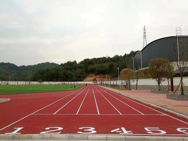 首钢水钢技师学院经开校区运动场